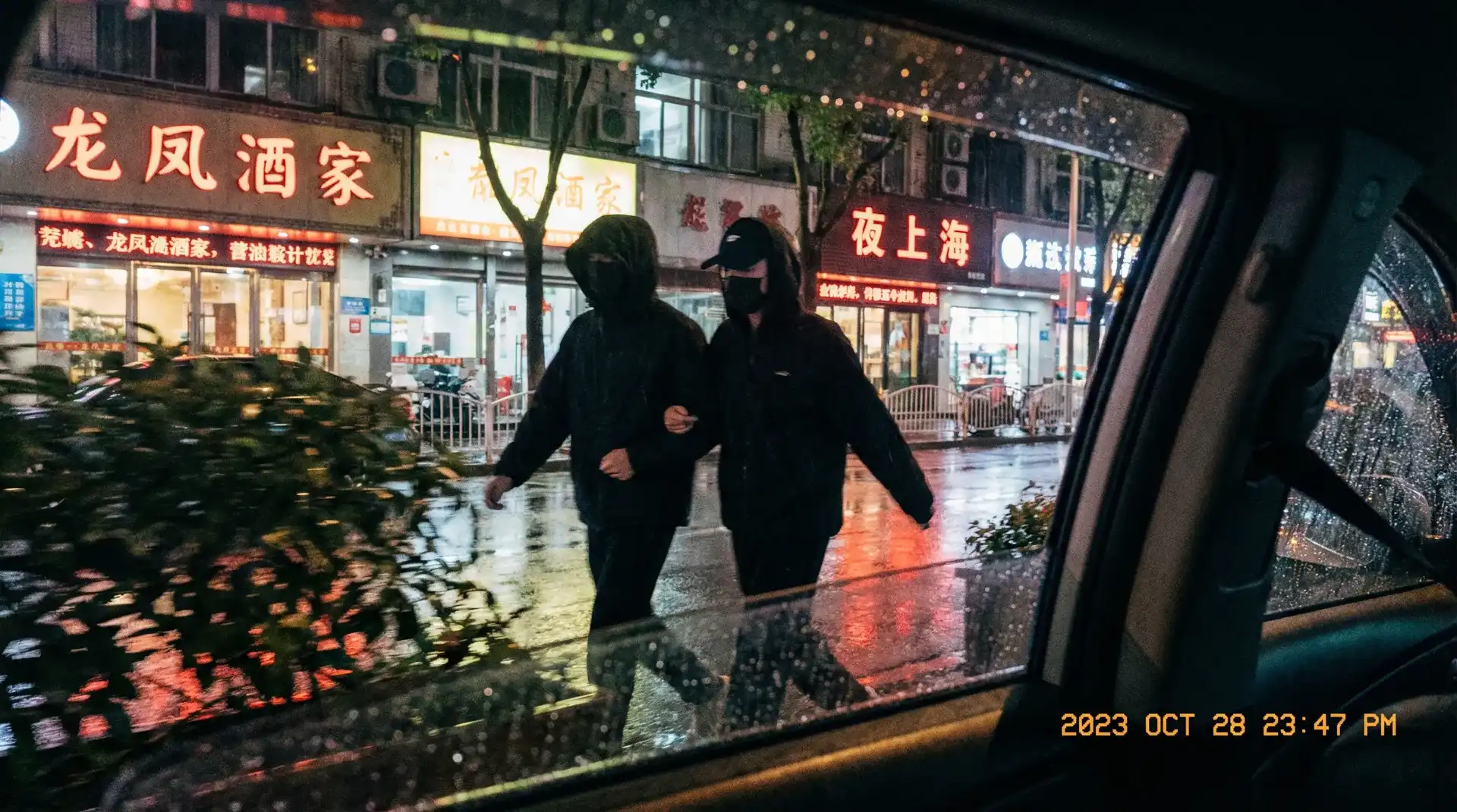 完美体育平台 - 顶流明星深夜密会现场抓拍照片